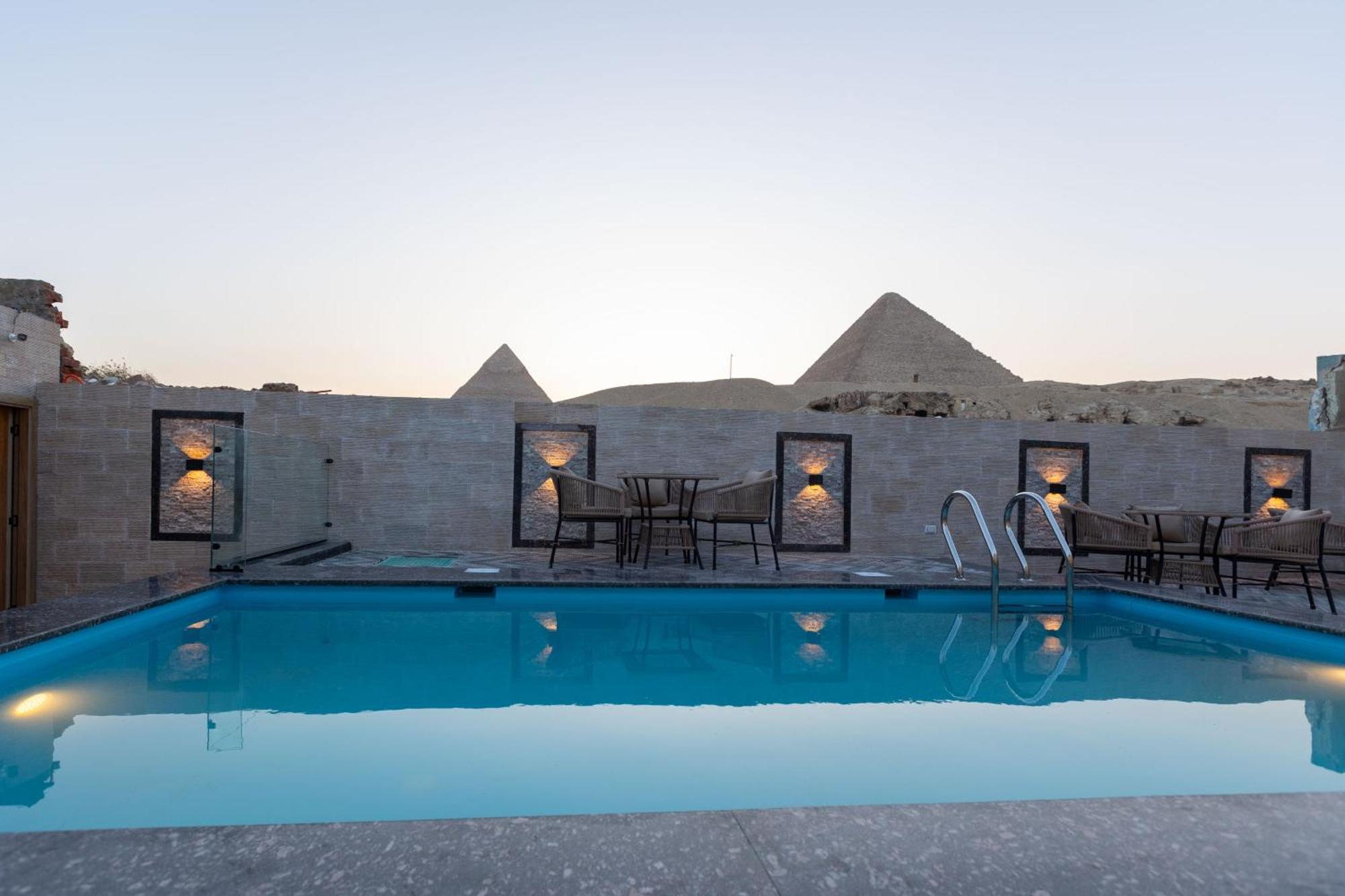 Beyond Pyramids View Caïro
